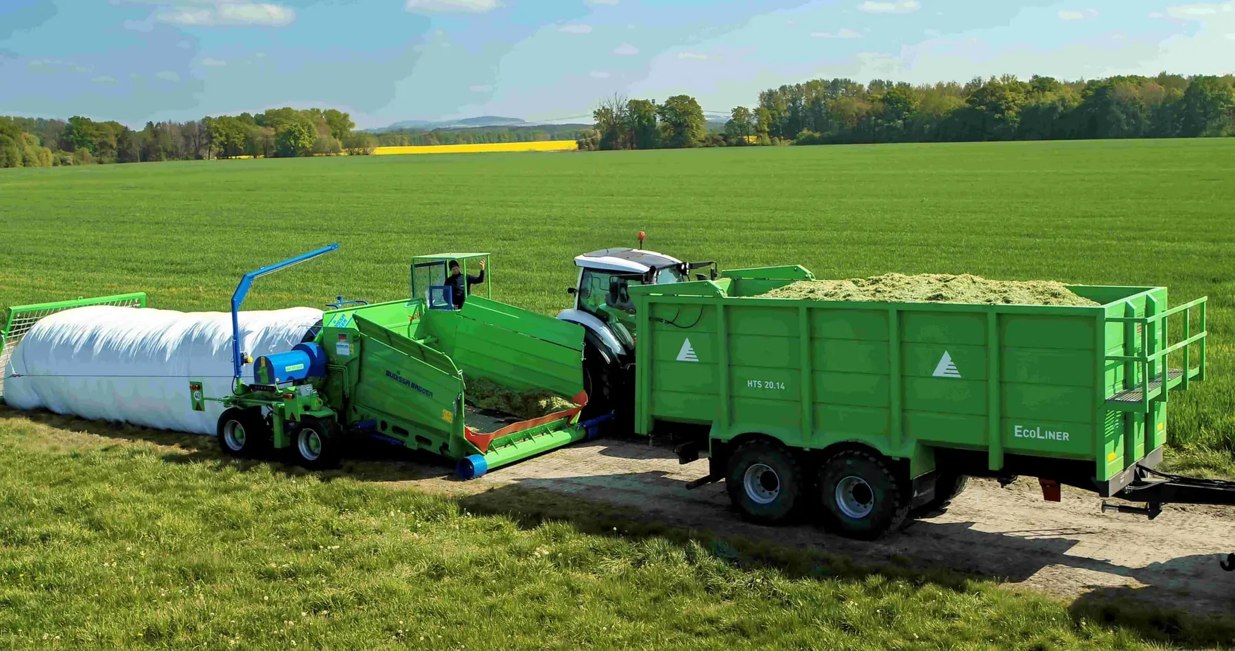 Flexible Lagerung von Silage in Folienschläuchen — KI-generiertes Symbolbild